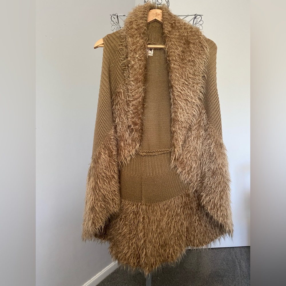 State of Mind sleeveless wool blend cardigan - Picture 2 of 5